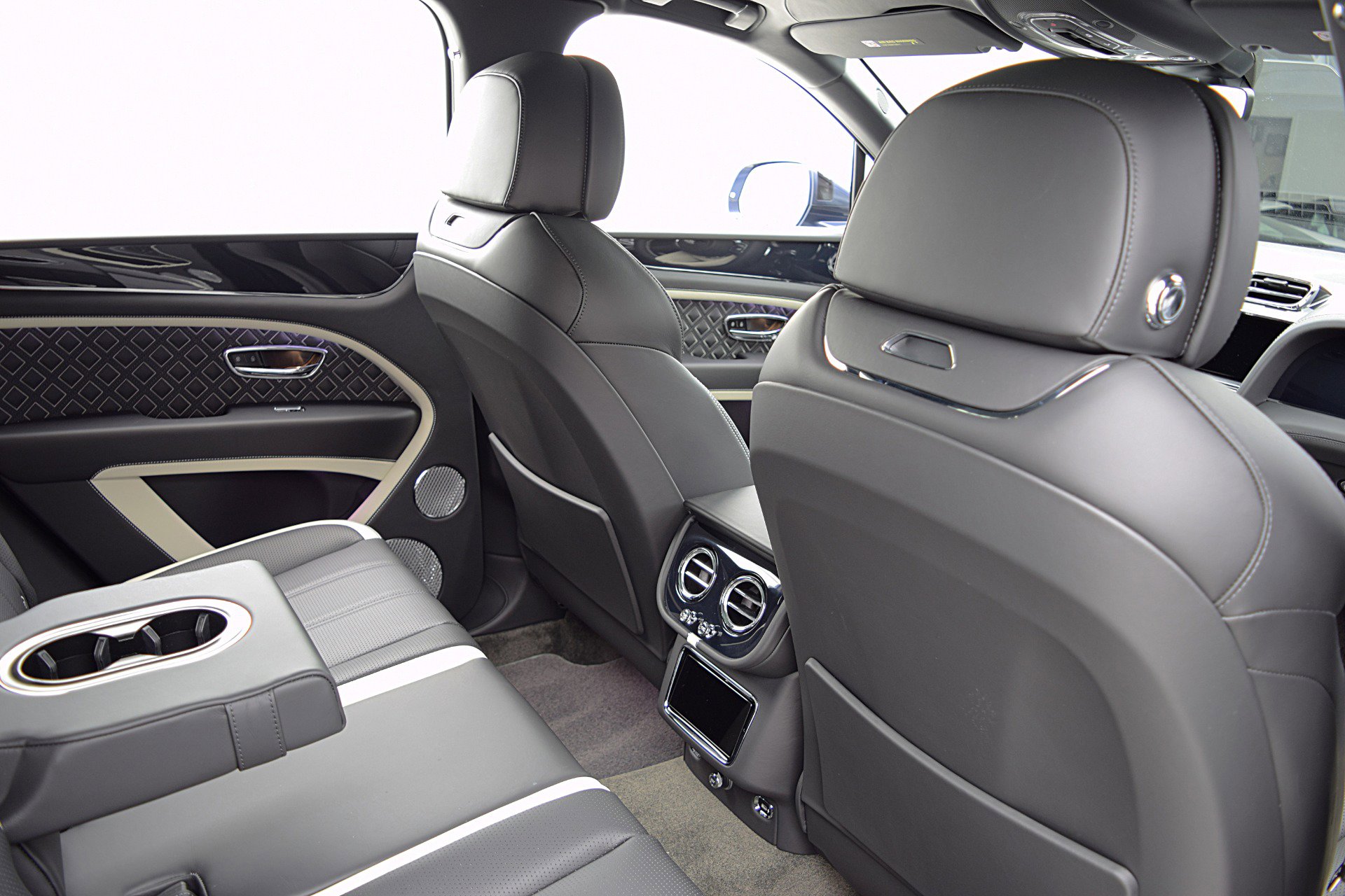 Used 2023 Bentley Bentayga Speed image 33