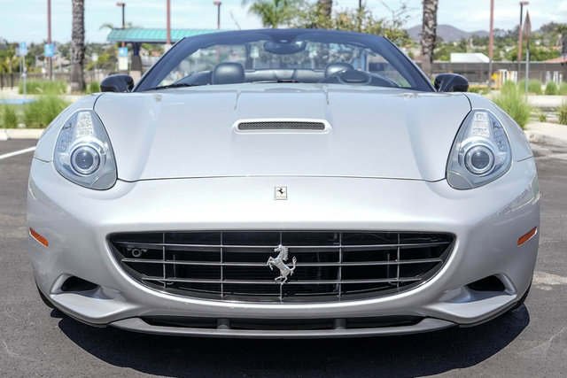 Used 2012 Ferrari California RWD image 13