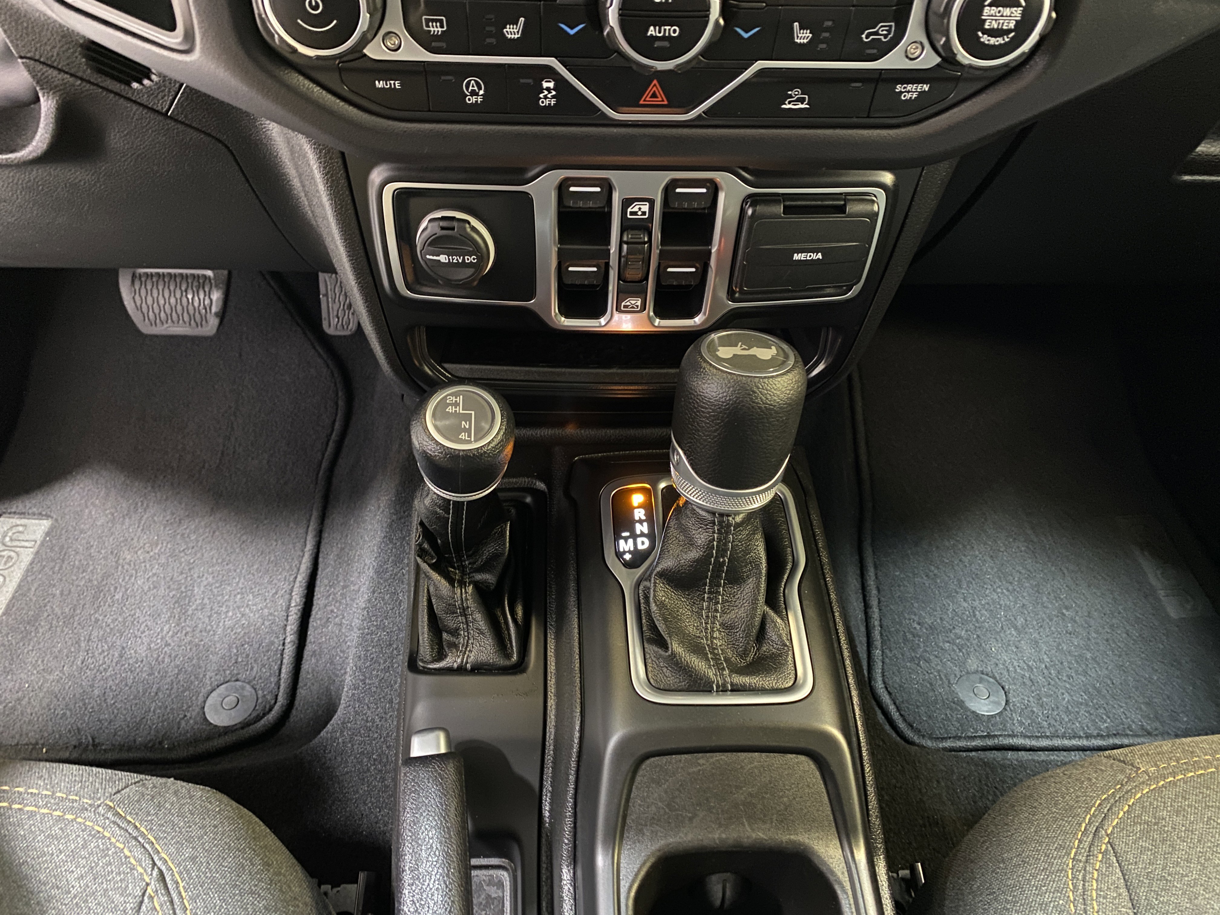 Used 2025 Jeep Wrangler Sahara image 45