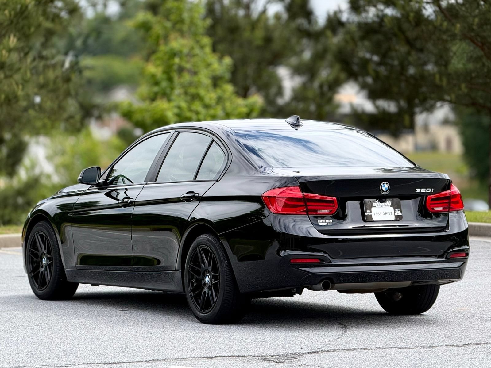 Used 2016 BMW 320i Sedan RWD image 10