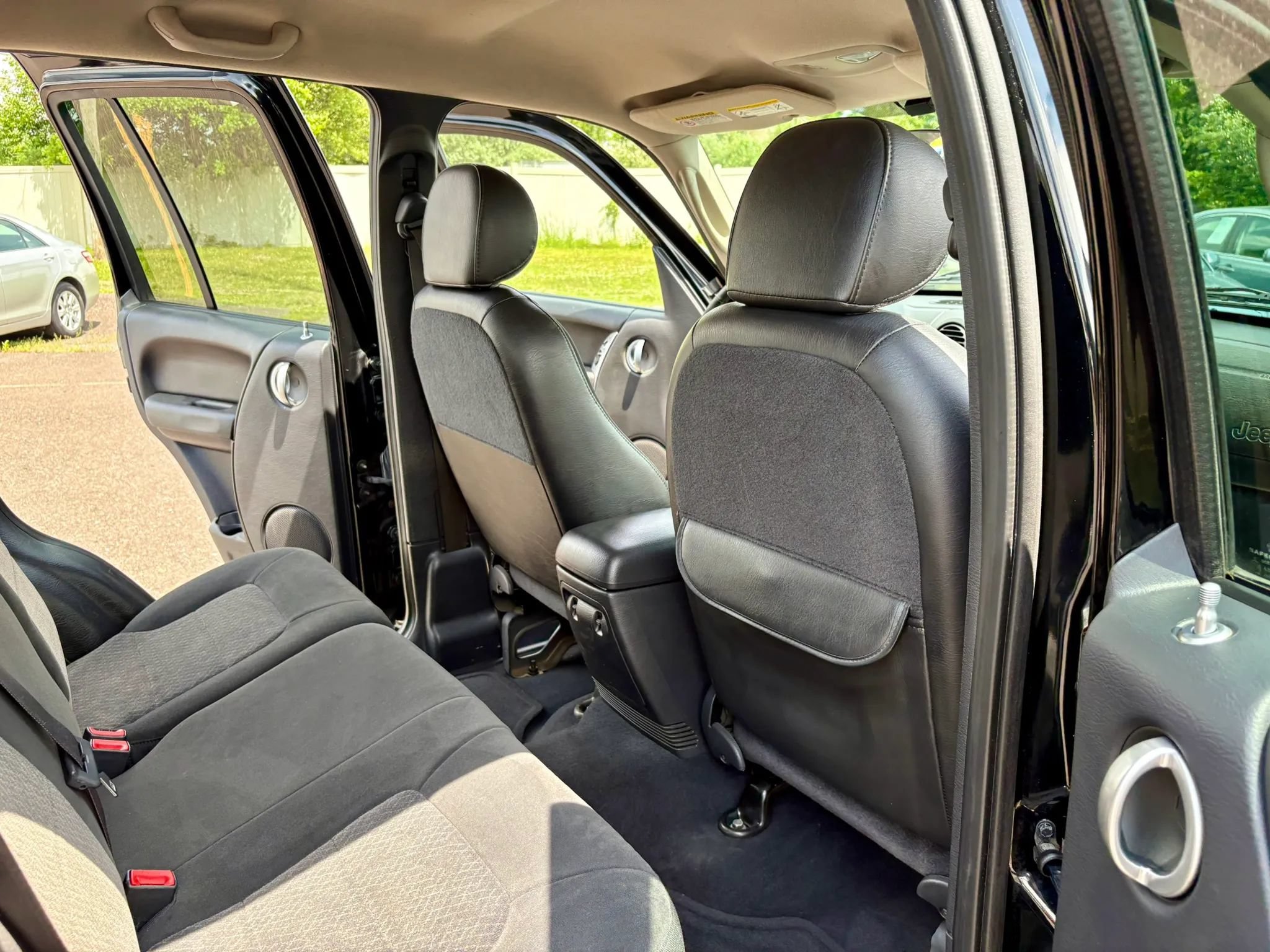 Used 2003 Jeep Liberty Limited AWD/4WD image 20