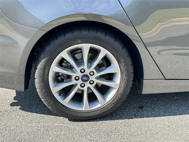 Used 2017 Ford Fusion SE w/ Fusion SE Technology Package image 18