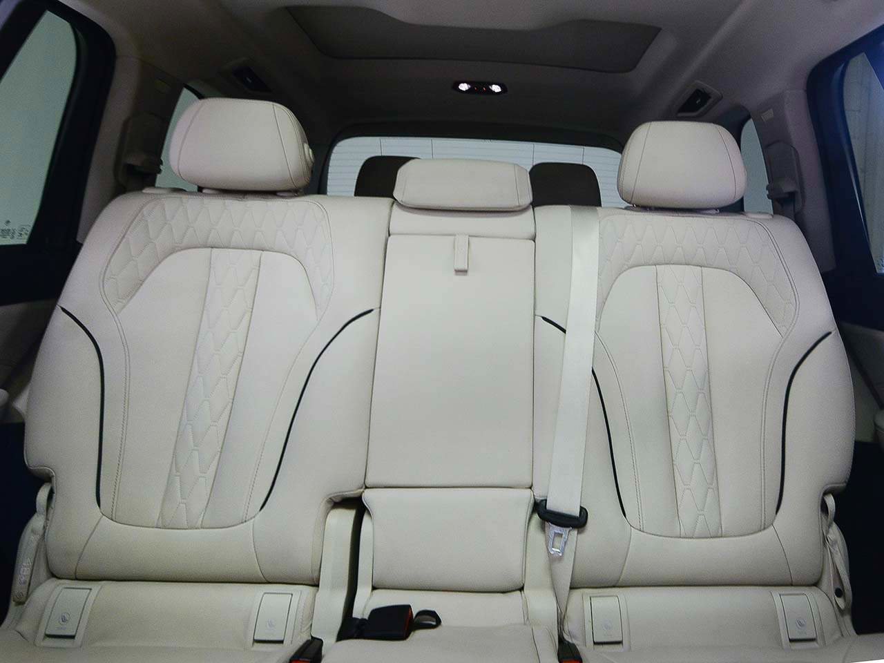 Certified 2024 BMW X7 xDrive40i w/ Premium Package image 9