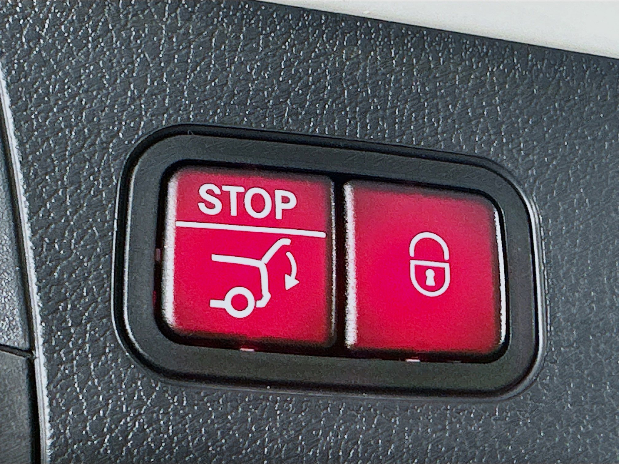 Certified 2025 Mercedes-Benz GLB 250 4MATIC image 35