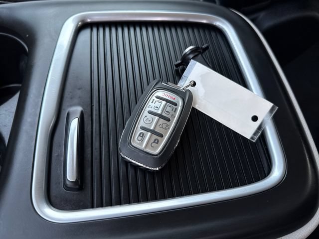 Used 2024 Chrysler Pacifica Touring-L FWD image 29