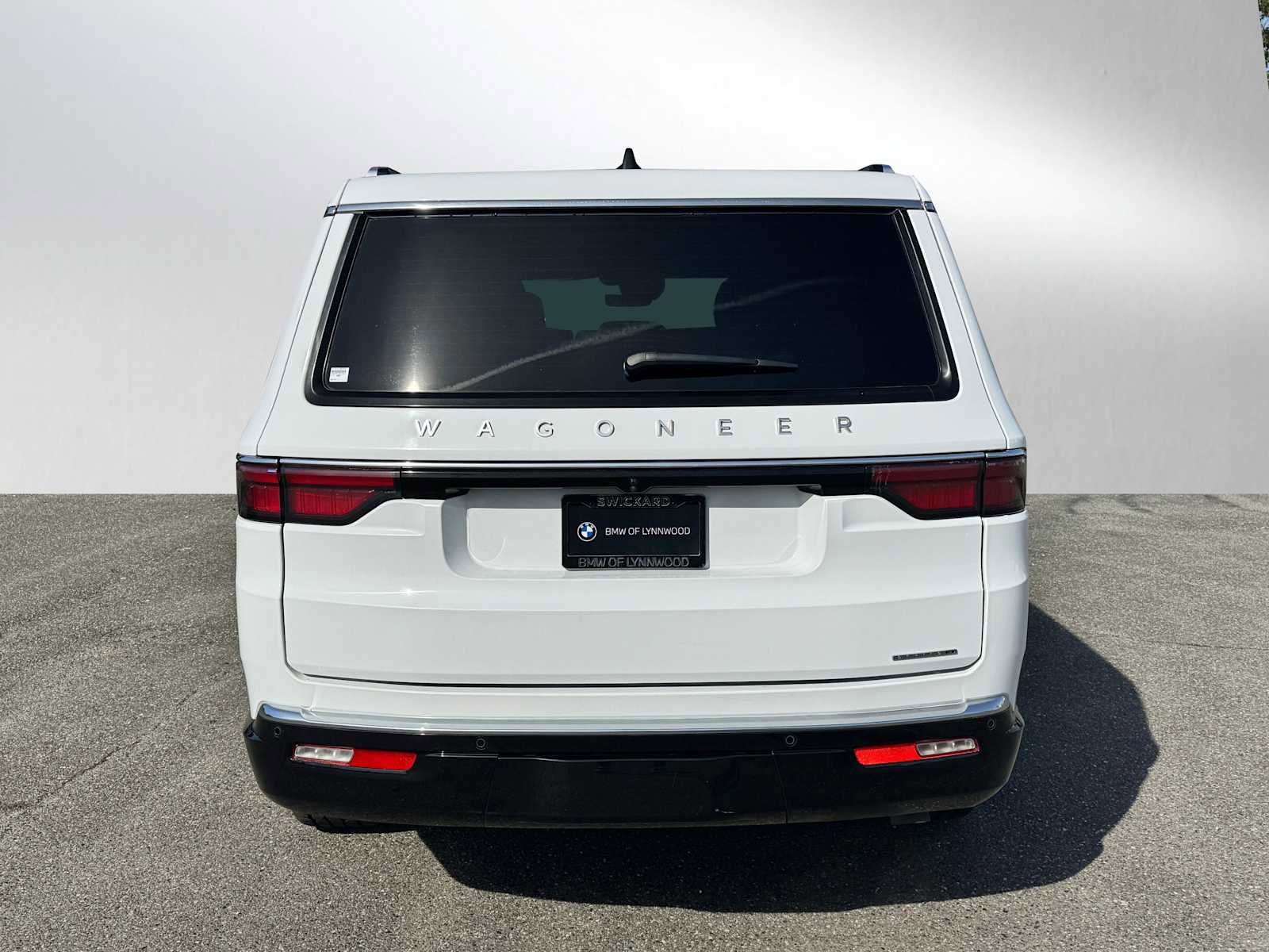 Used 2024 Jeep Wagoneer Series II w/ Flexible Seating Group image 4