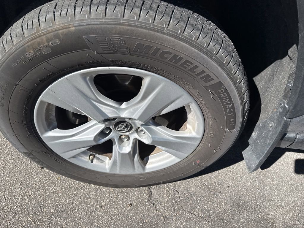 Used 2019 Toyota RAV4 XLE w/ Convenience Package image 18