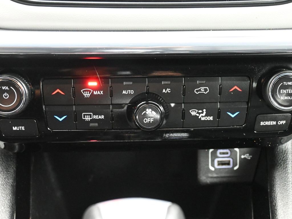 Certified 2022 Jeep Compass Limited image 28