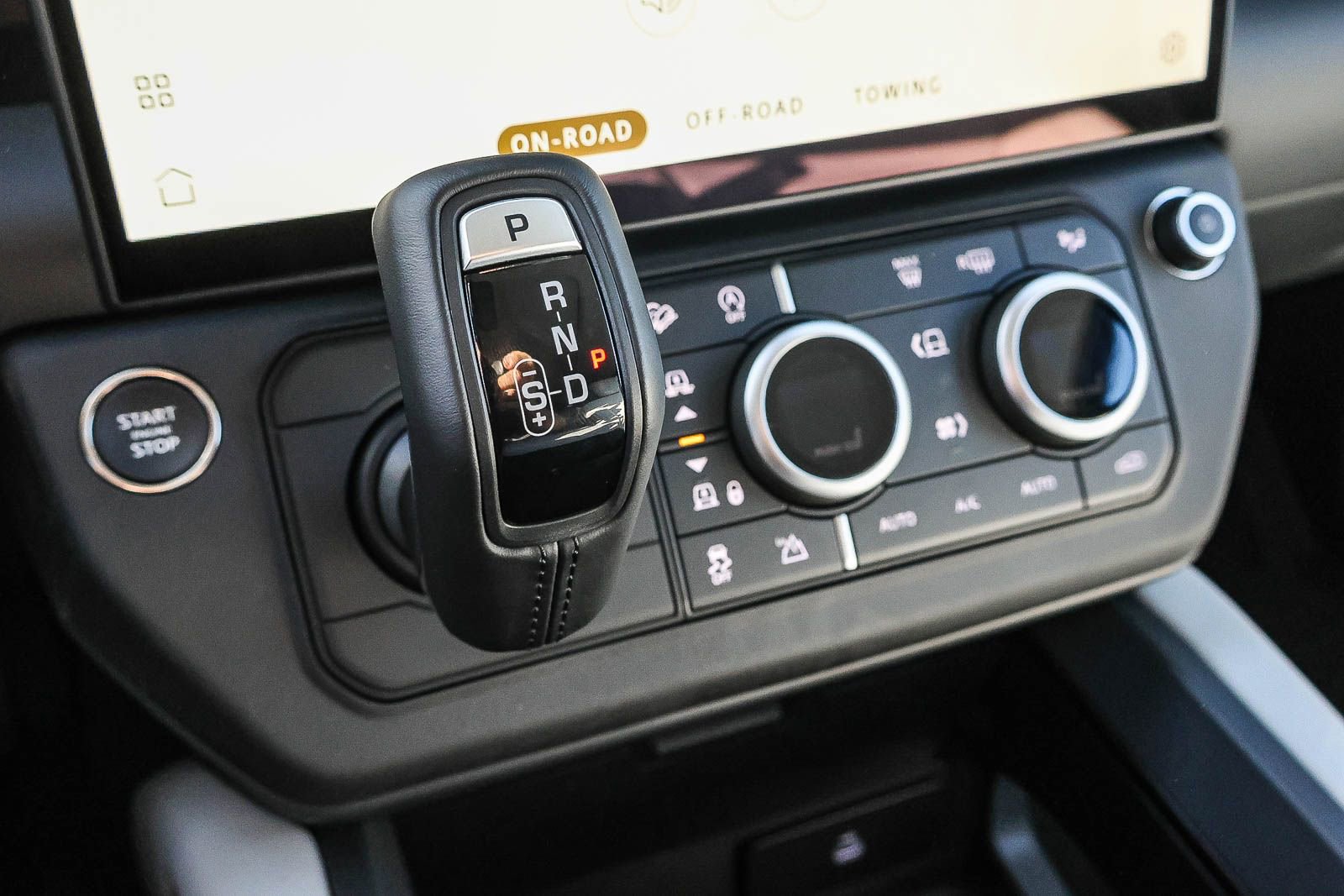 New 2026 Land Rover Defender 110 X-Dynamic SE AWD/4WD image 36