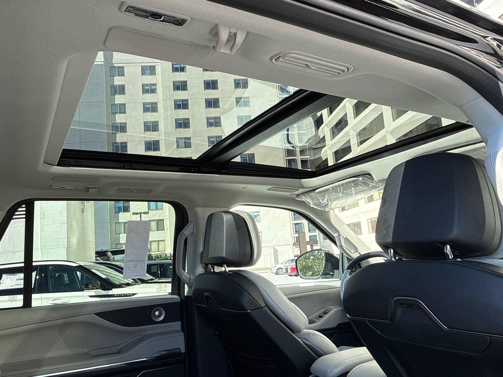 New 2025 Lincoln Navigator L Reserve image 5