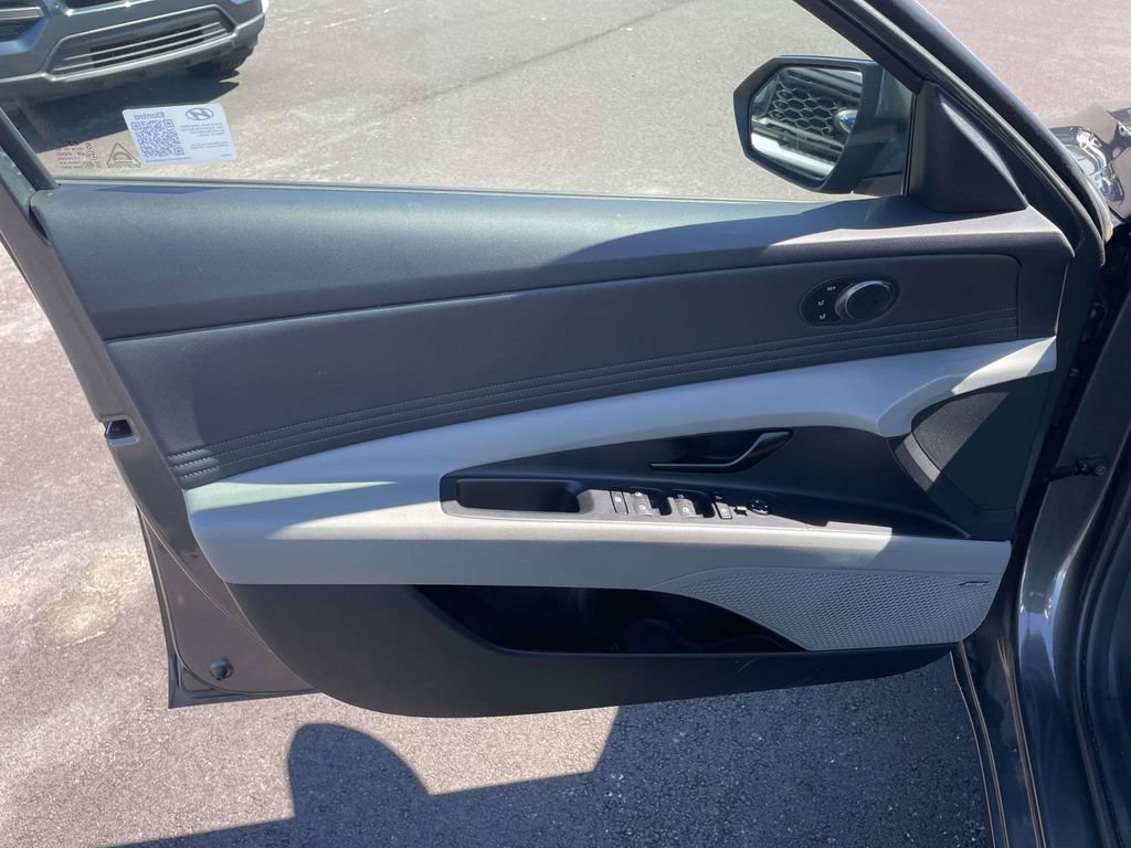 Used 2024 Hyundai Elantra Limited FWD image 15