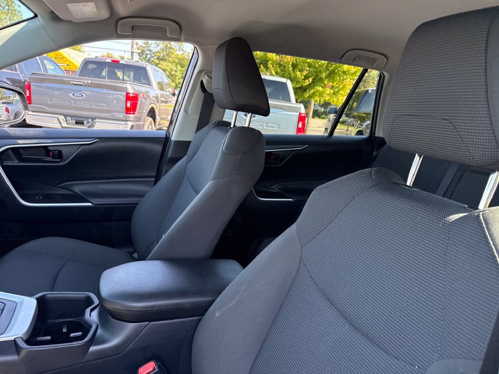 Used 2025 Toyota RAV4 LE AWD/4WD image 20