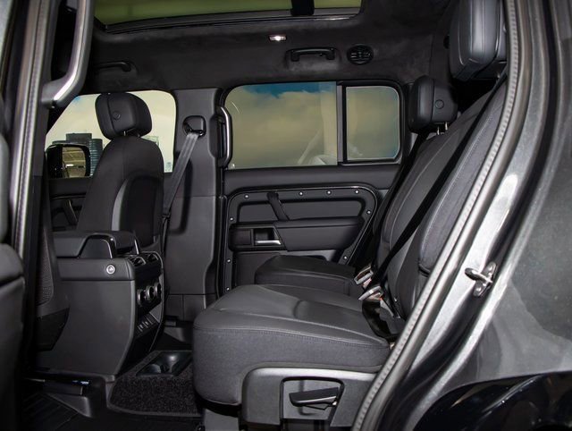 Used 2025 Land Rover Defender 130 X image 22