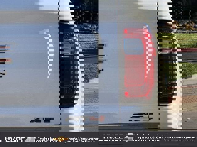 Certified 2025 GMC Canyon AT4 w/ LPO, Off Road Lift Package image 8