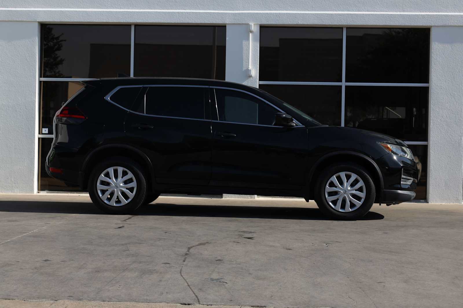 Used 2019 Nissan Rogue S AWD/4WD image 7