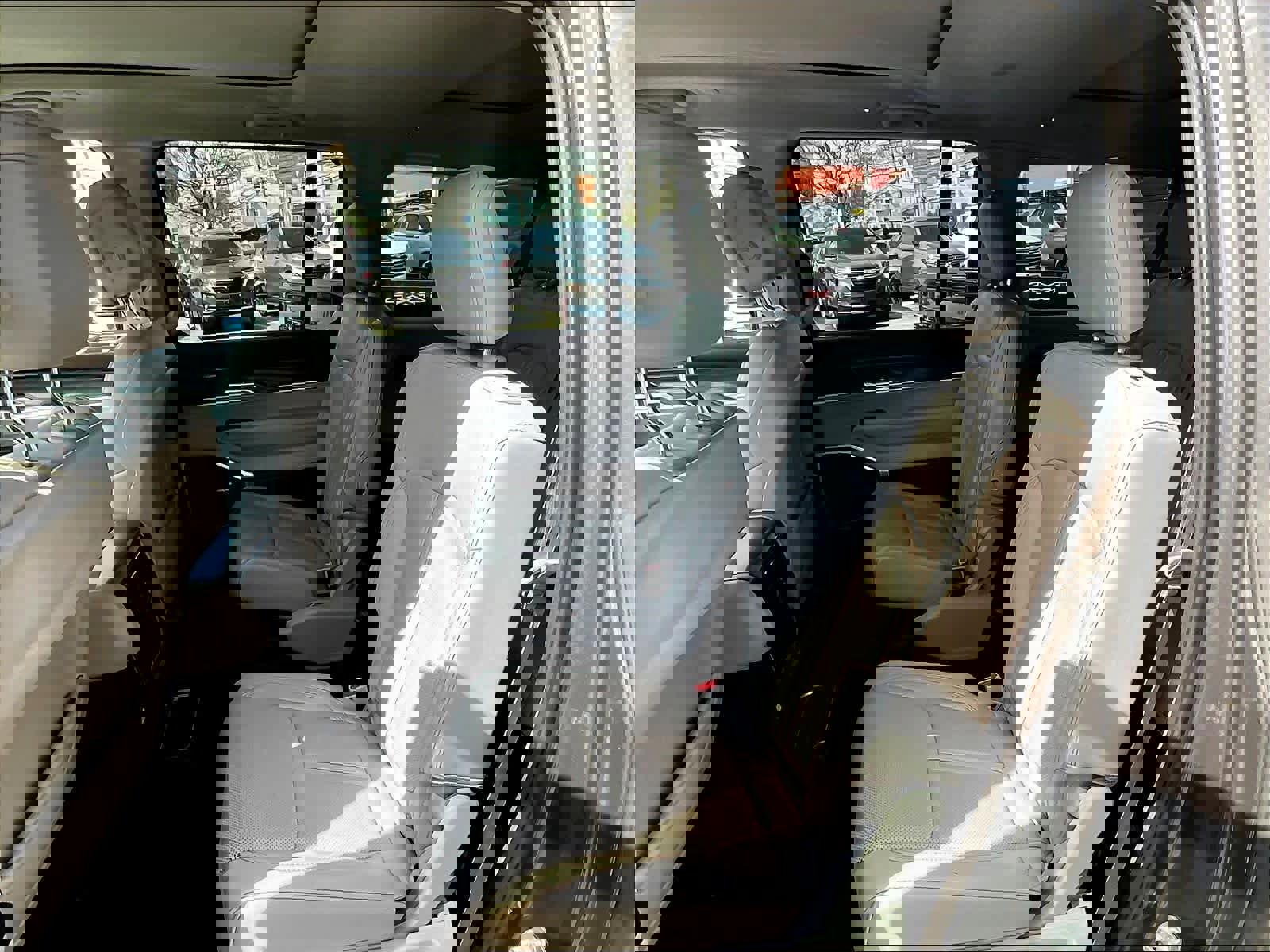 Used 2023 Jeep Wagoneer L Series II w/ Premium Group I image 15