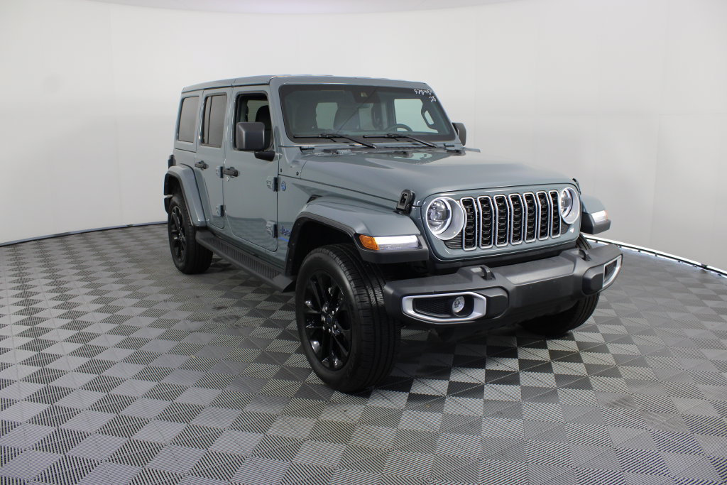 Used 2025 Jeep Wrangler Unlimited Sahara AWD/4WD image 44