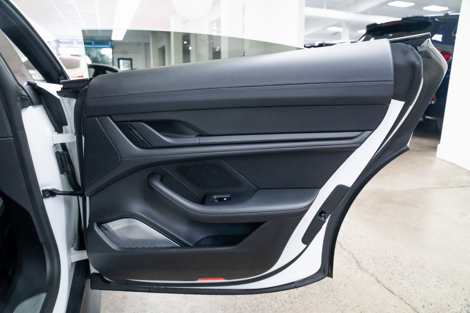 Used 2022 Porsche Taycan 4S image 23