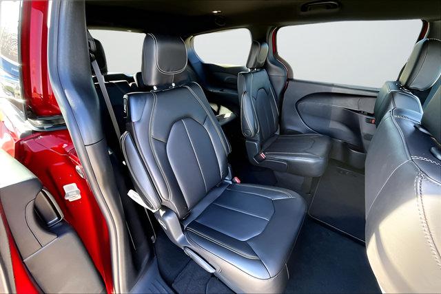 New 2026 Chrysler Pacifica Select FWD image 16