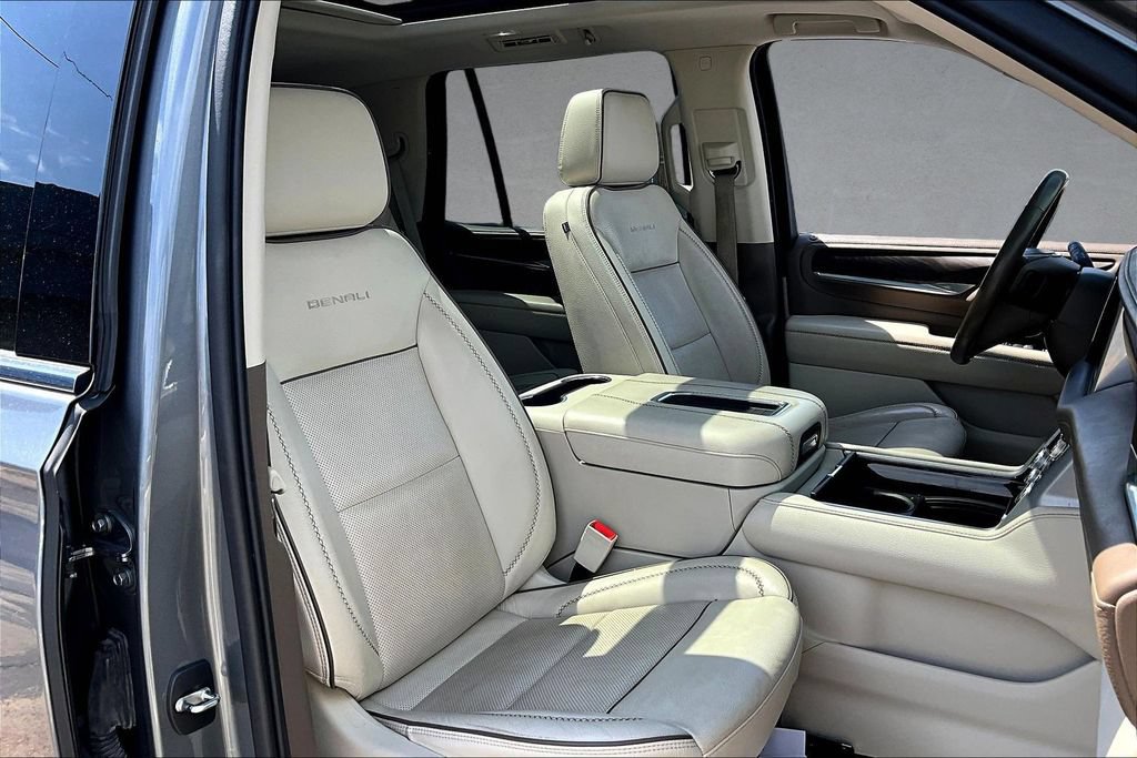 Used 2021 GMC Yukon Denali w/ Denali Premium Package AWD/4WD image 36