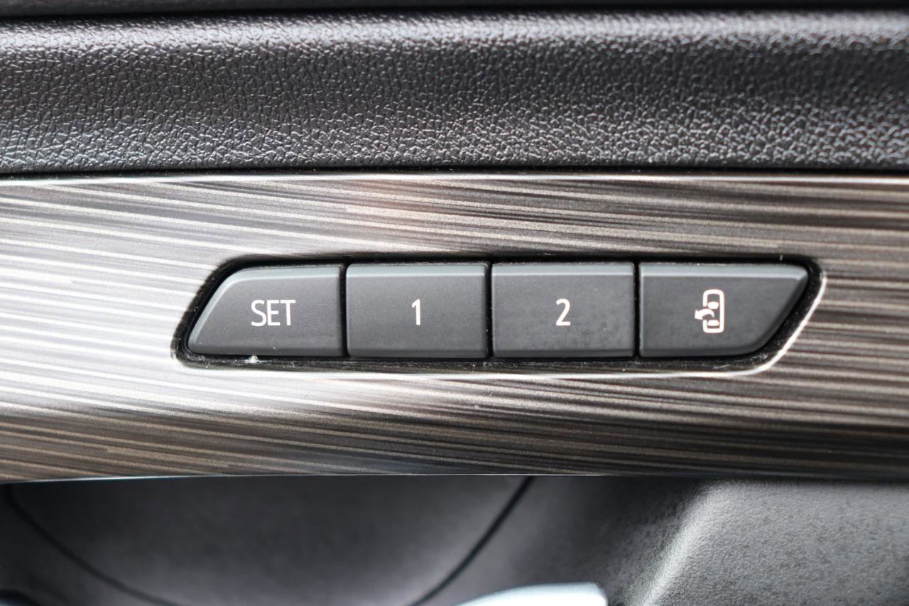 Used 2024 GMC Terrain SLT AWD/4WD image 46