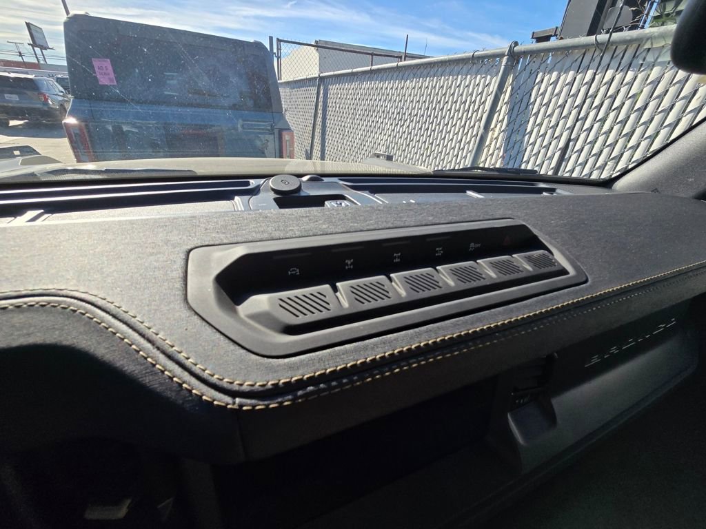 Used 2025 Ford Bronco Badlands image 13