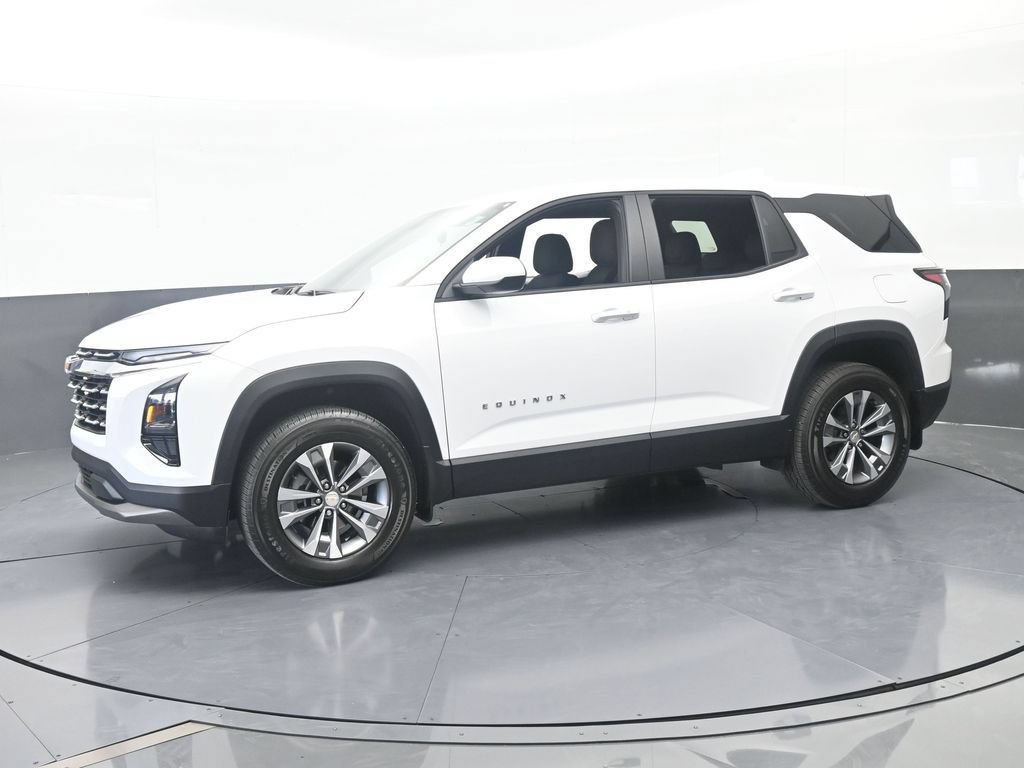 Used 2026 Chevrolet Equinox LT FWD image 2