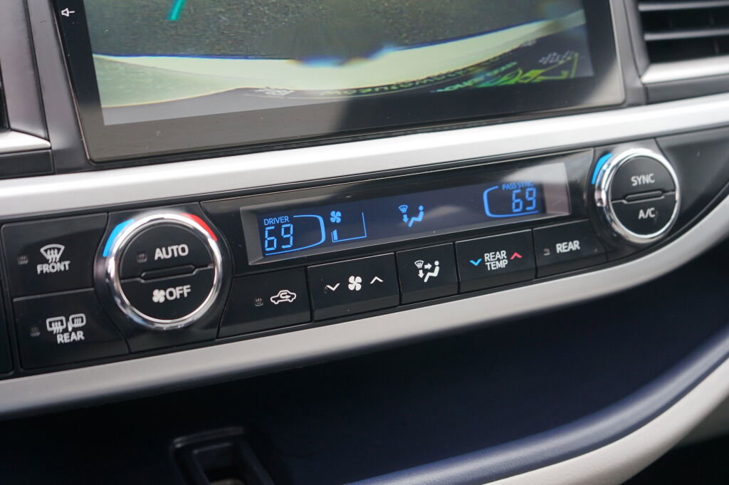 Used 2017 Toyota Highlander XLE image 19