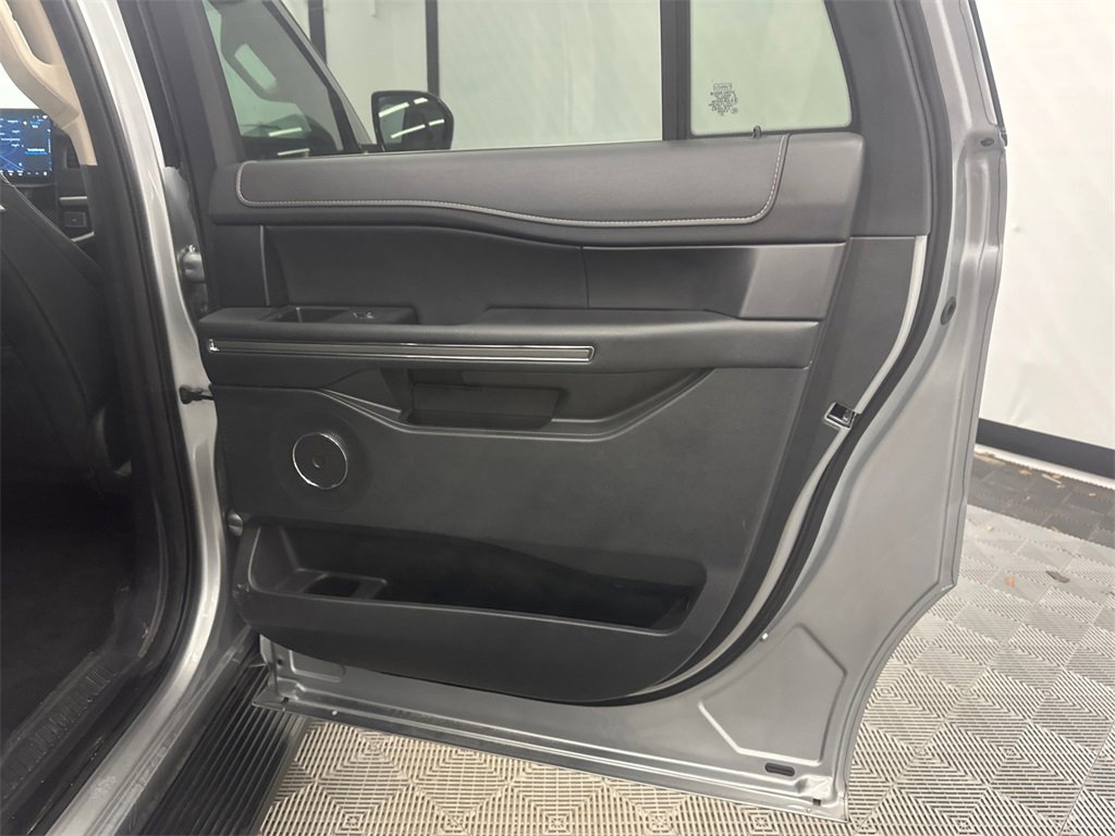 Used 2024 Ford Expedition Max XLT image 18