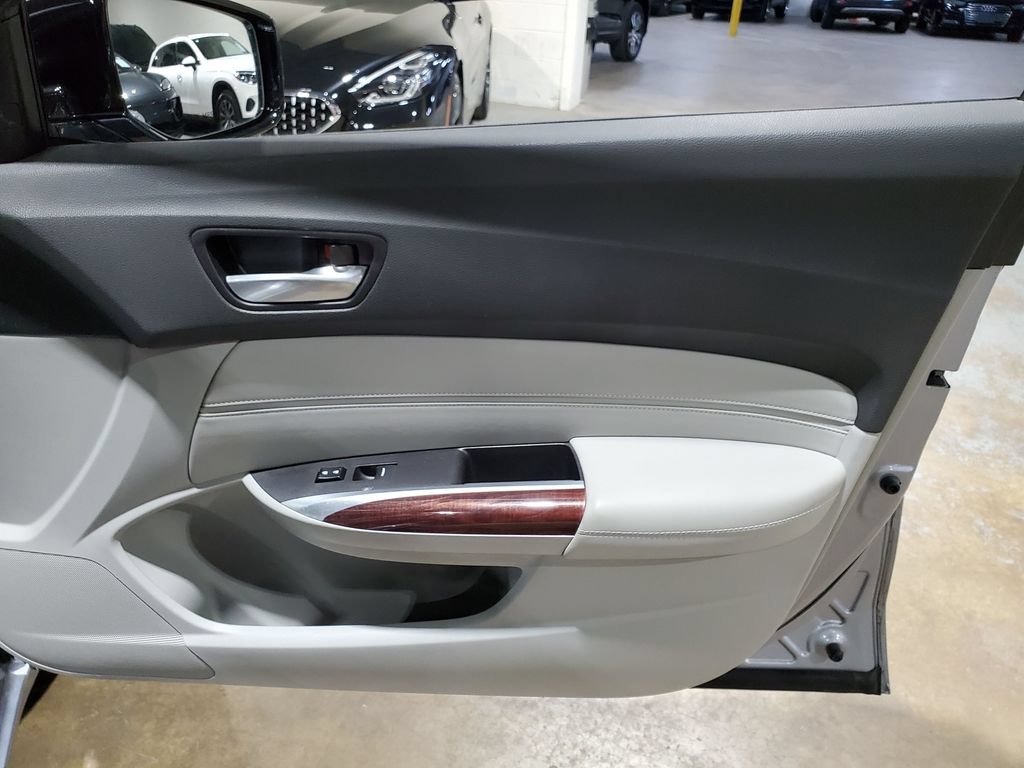 Used 2015 Acura TLX V6 w/ Technology Package FWD image 17