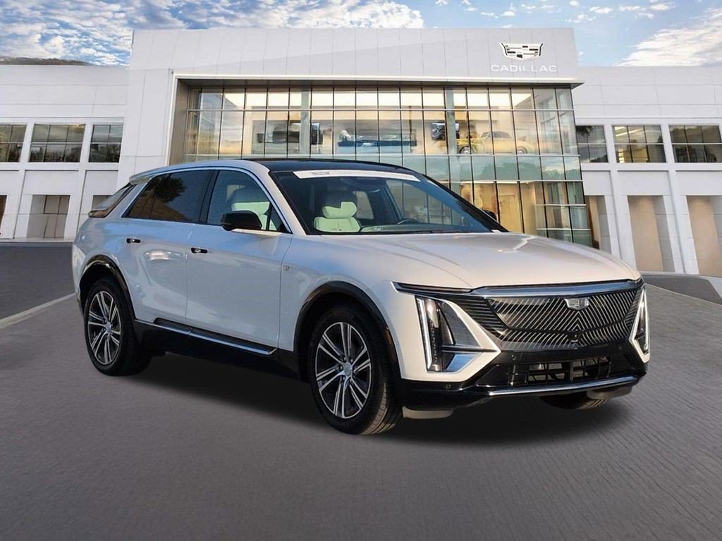 Certified 2024 Cadillac Lyriq Luxury AWD/4WD image 3