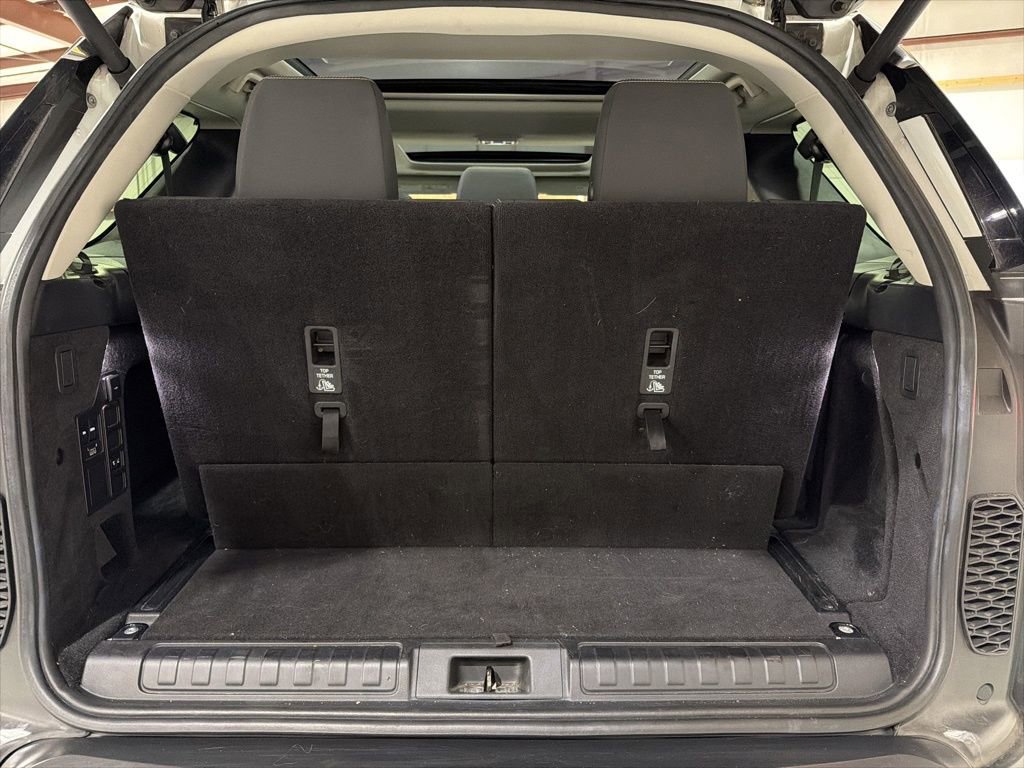 Used 2021 Land Rover Discovery S image 38
