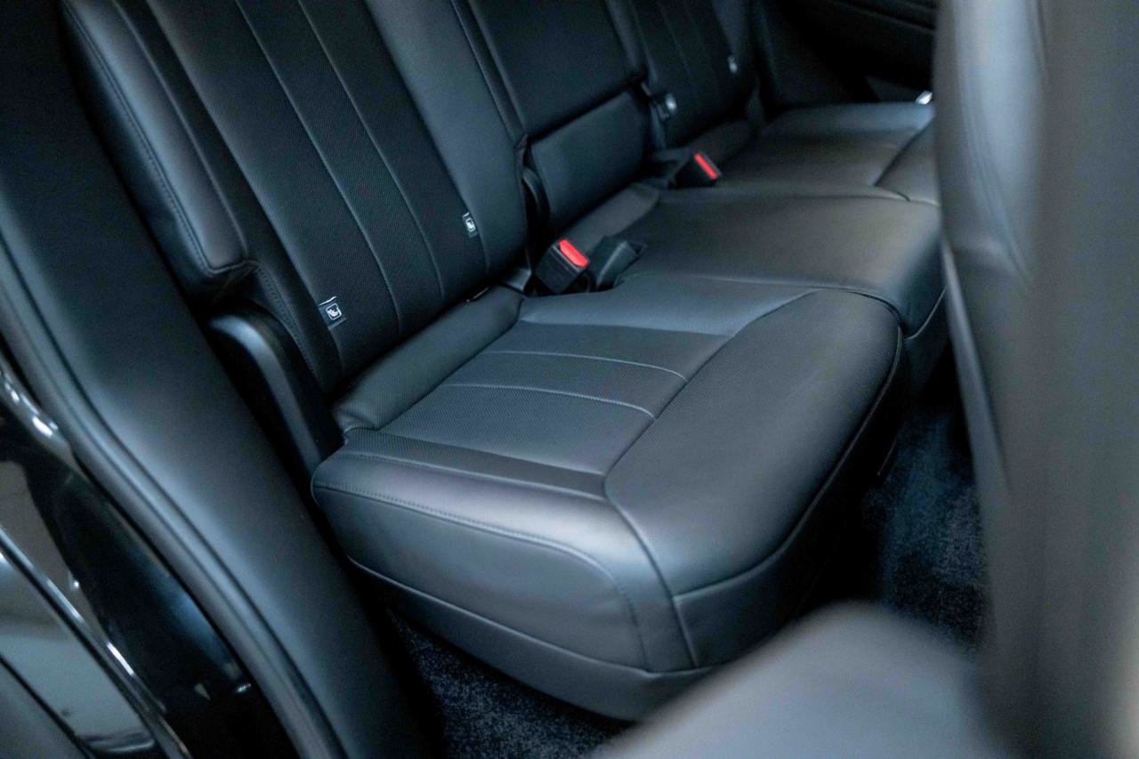 Used 2025 Land Rover Range Rover SE image 77