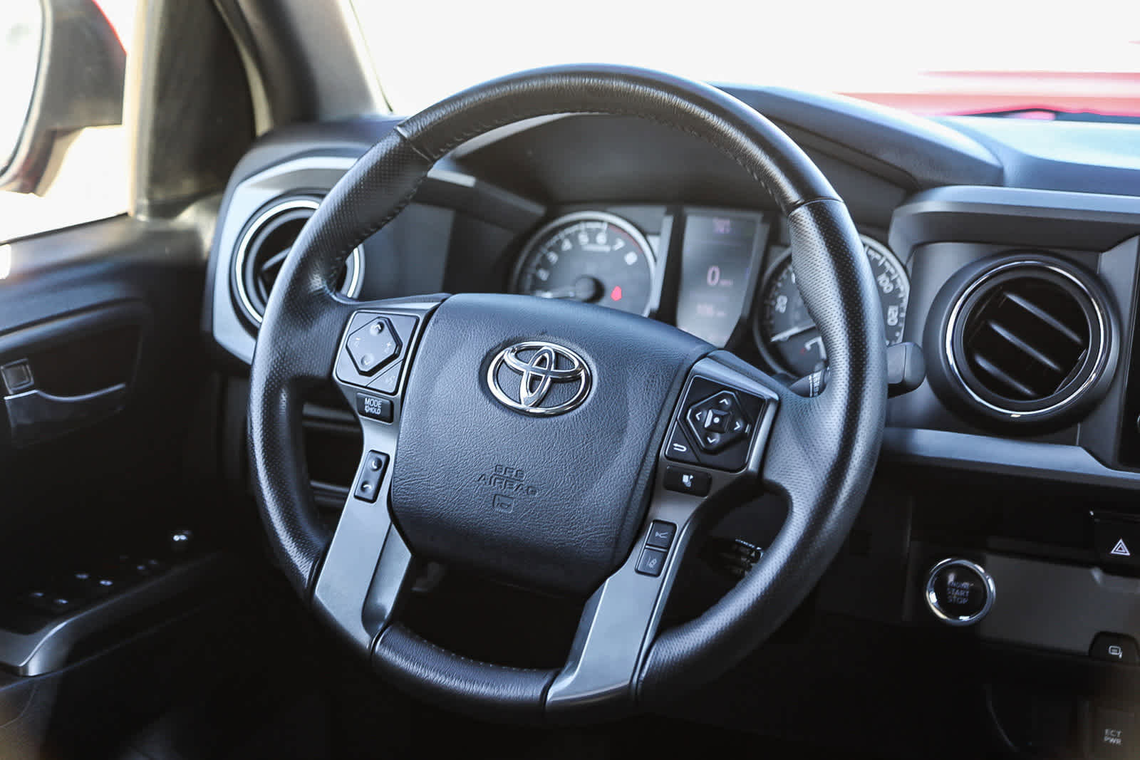 Used 2018 Toyota Tacoma TRD Sport image 16
