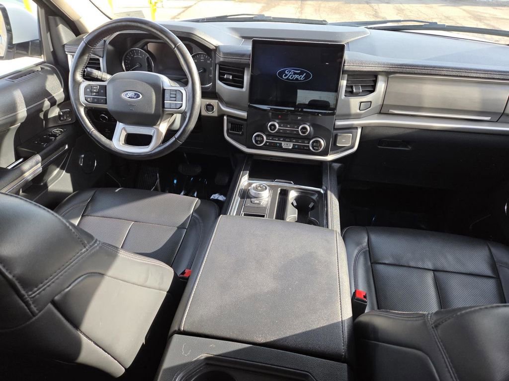Used 2023 Ford Expedition Max XLT image 19