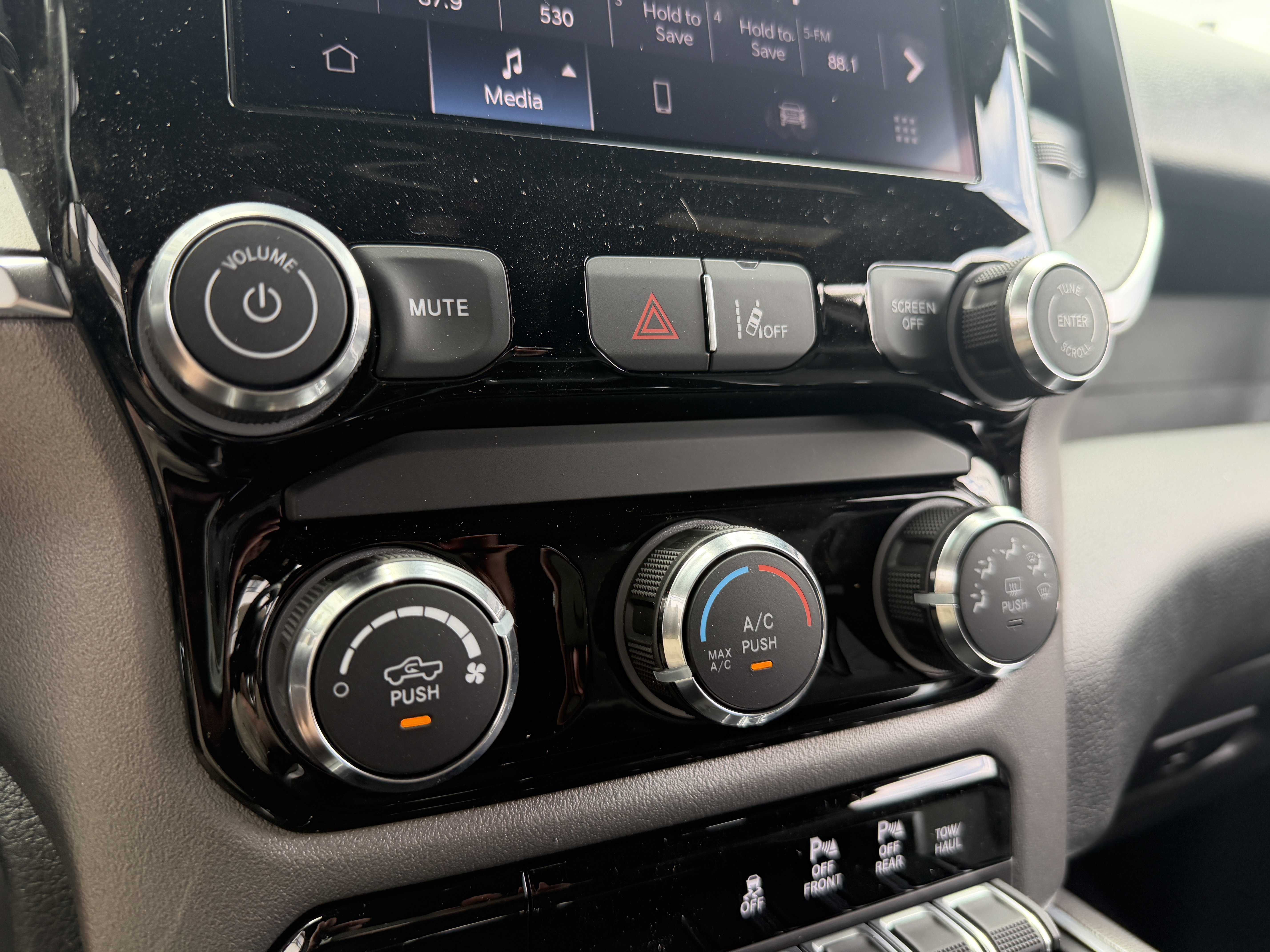 New 2026 RAM 1500 Express AWD/4WD image 40