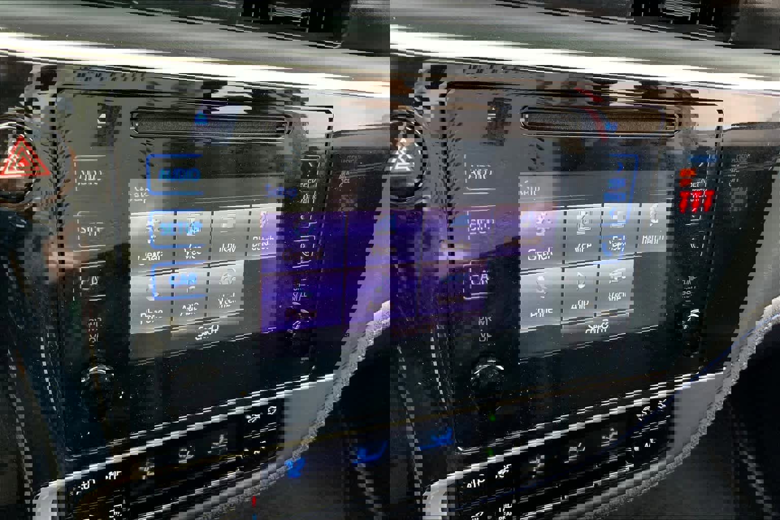 Used 2018 Toyota Corolla SE FWD image 32