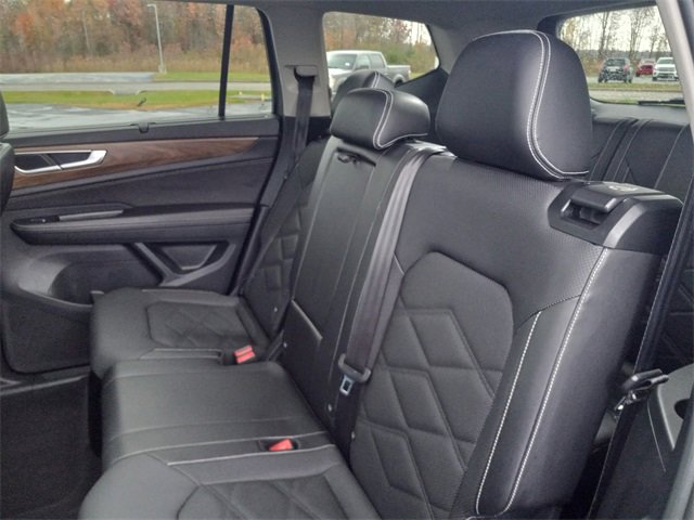 Used 2025 Volkswagen Atlas SE image 14