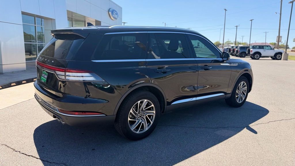 Used 2023 Lincoln Aviator AWD image 6