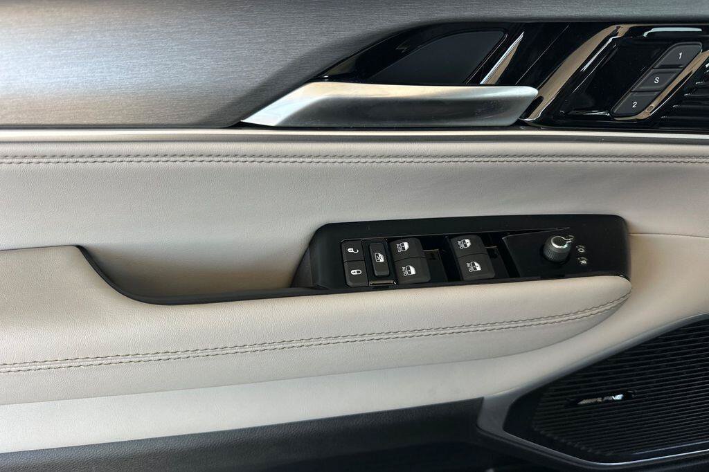 New 2026 Jeep Grand Wagoneer L 2WD w/ 8-Passenger Seating Package image 11