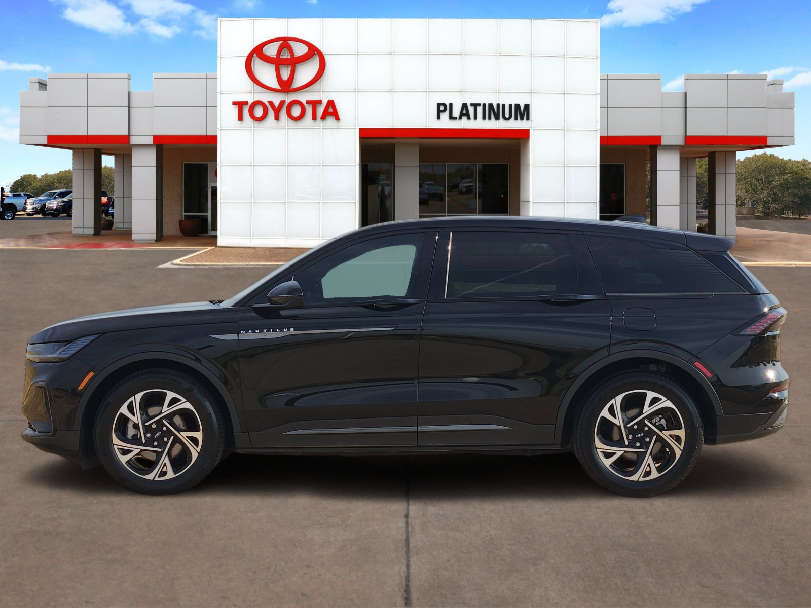Used 2025 Lincoln Nautilus Premier w/ Jet Appearance Package AWD/4WD image 3