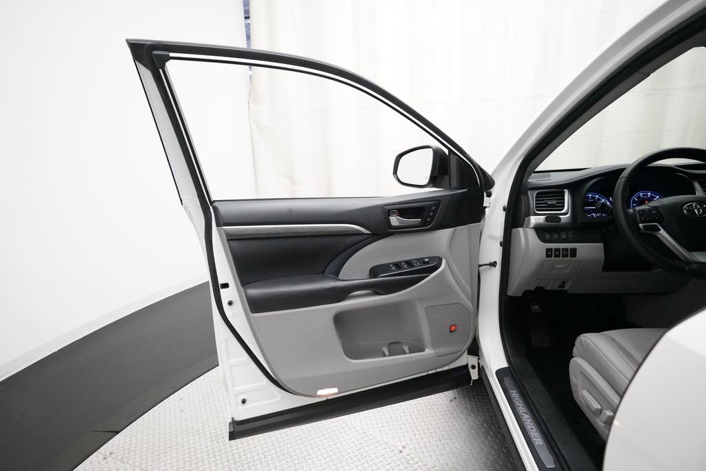 Used 2018 Toyota Highlander Limited Platinum image 28