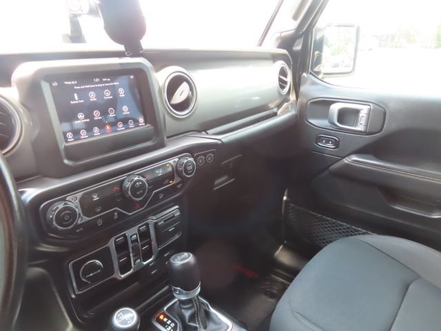 Used 2018 Jeep Wrangler Unlimited Sahara w/ Dual Top Group AWD/4WD image 36