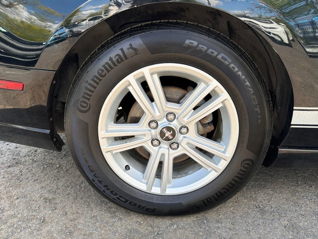 Used 2014 Ford Mustang Convertible RWD image 11