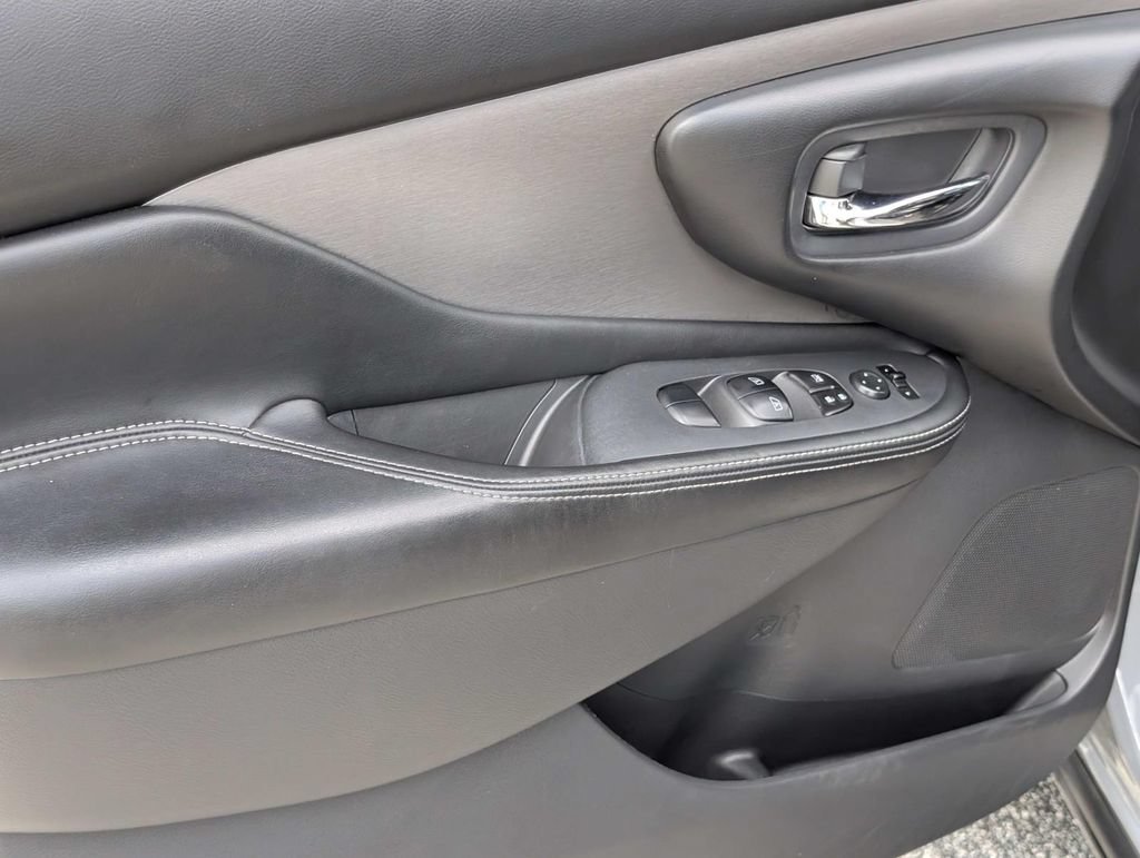 Used 2022 Nissan Murano SV w/ SV Midnight Edition Package FWD image 13