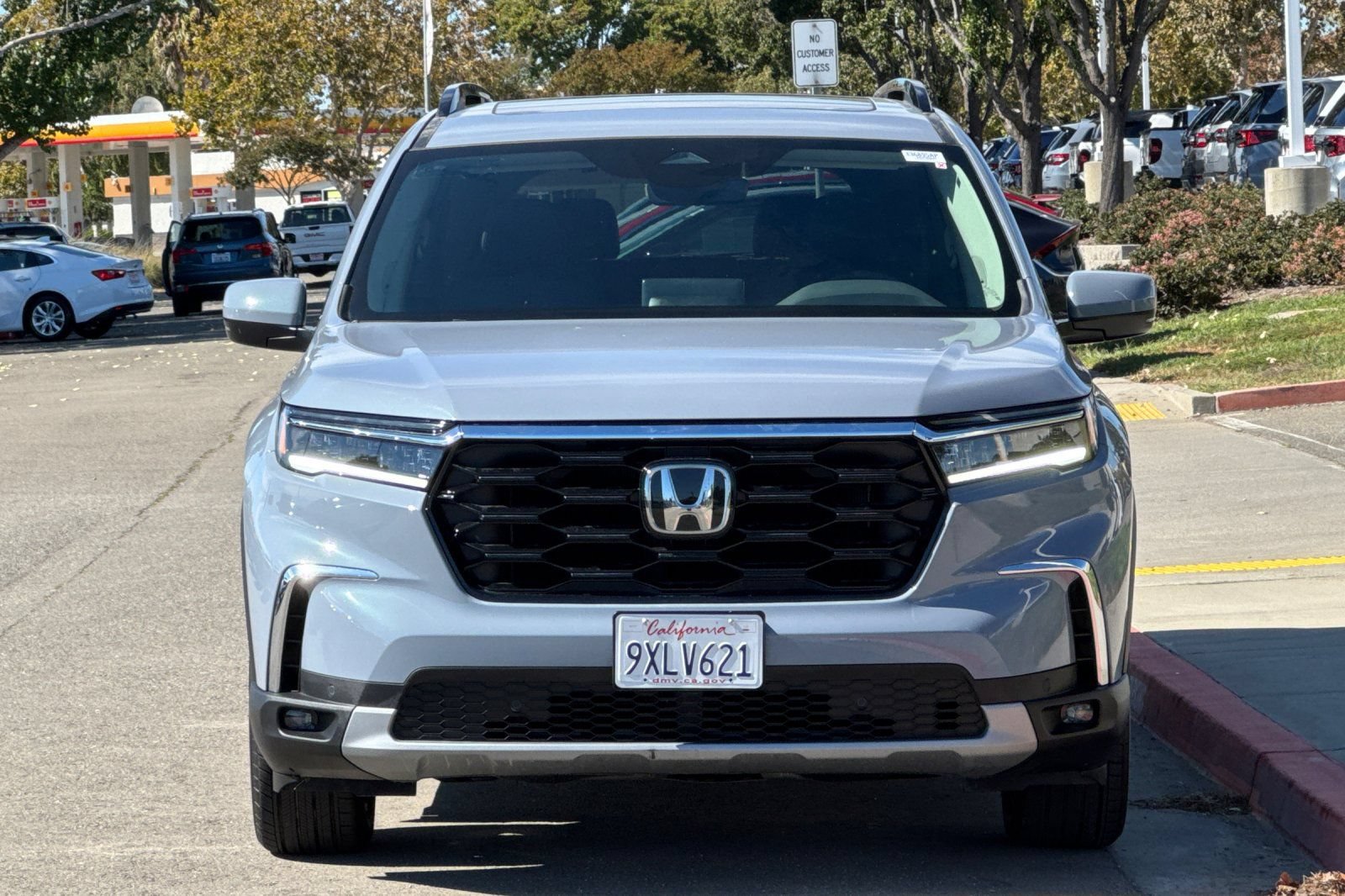 Used 2025 Honda Pilot Touring image 9