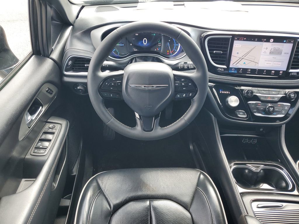 Used 2024 Chrysler Pacifica Premium image 29