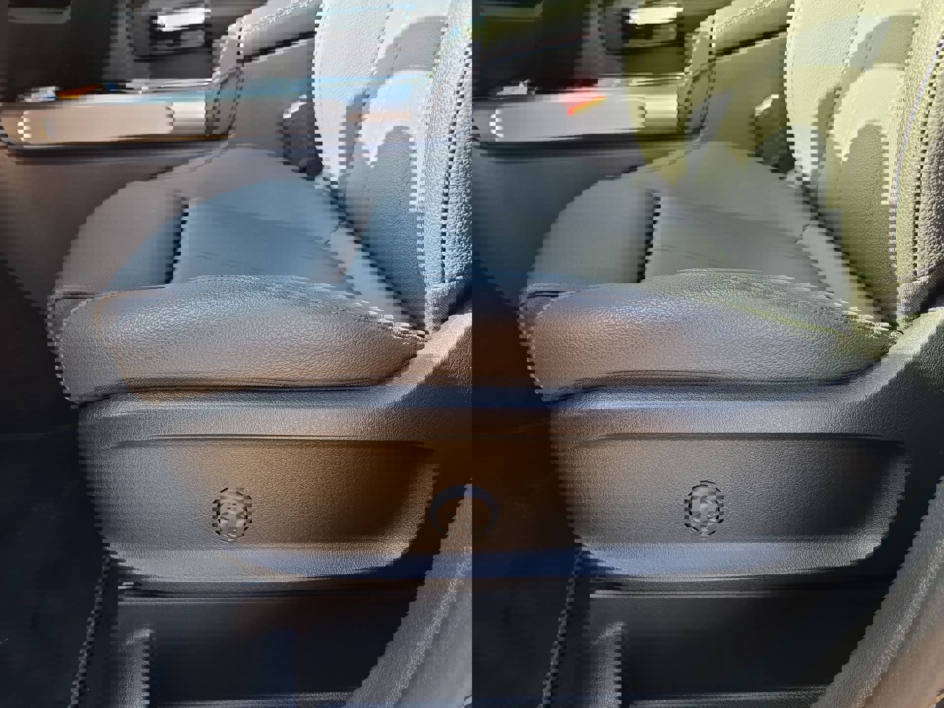 New 2025 Mercedes-Benz GLB 250 image 17