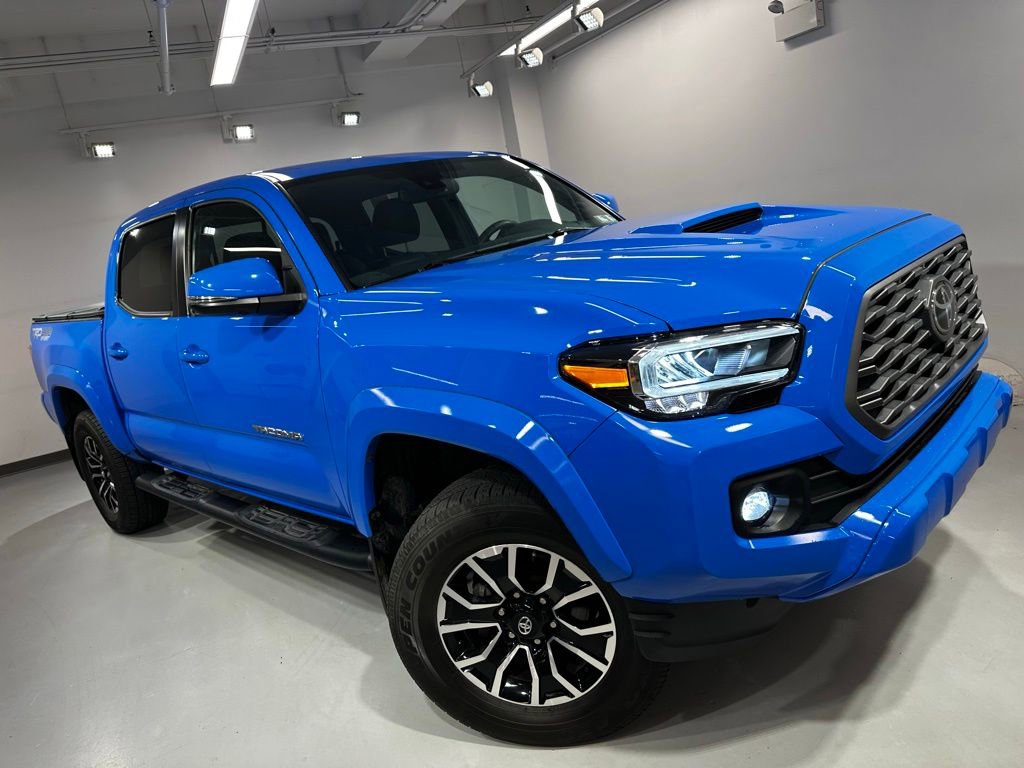 Used 2020 Toyota Tacoma TRD Sport w/ TRD Premium Sport Package AWD/4WD image 14