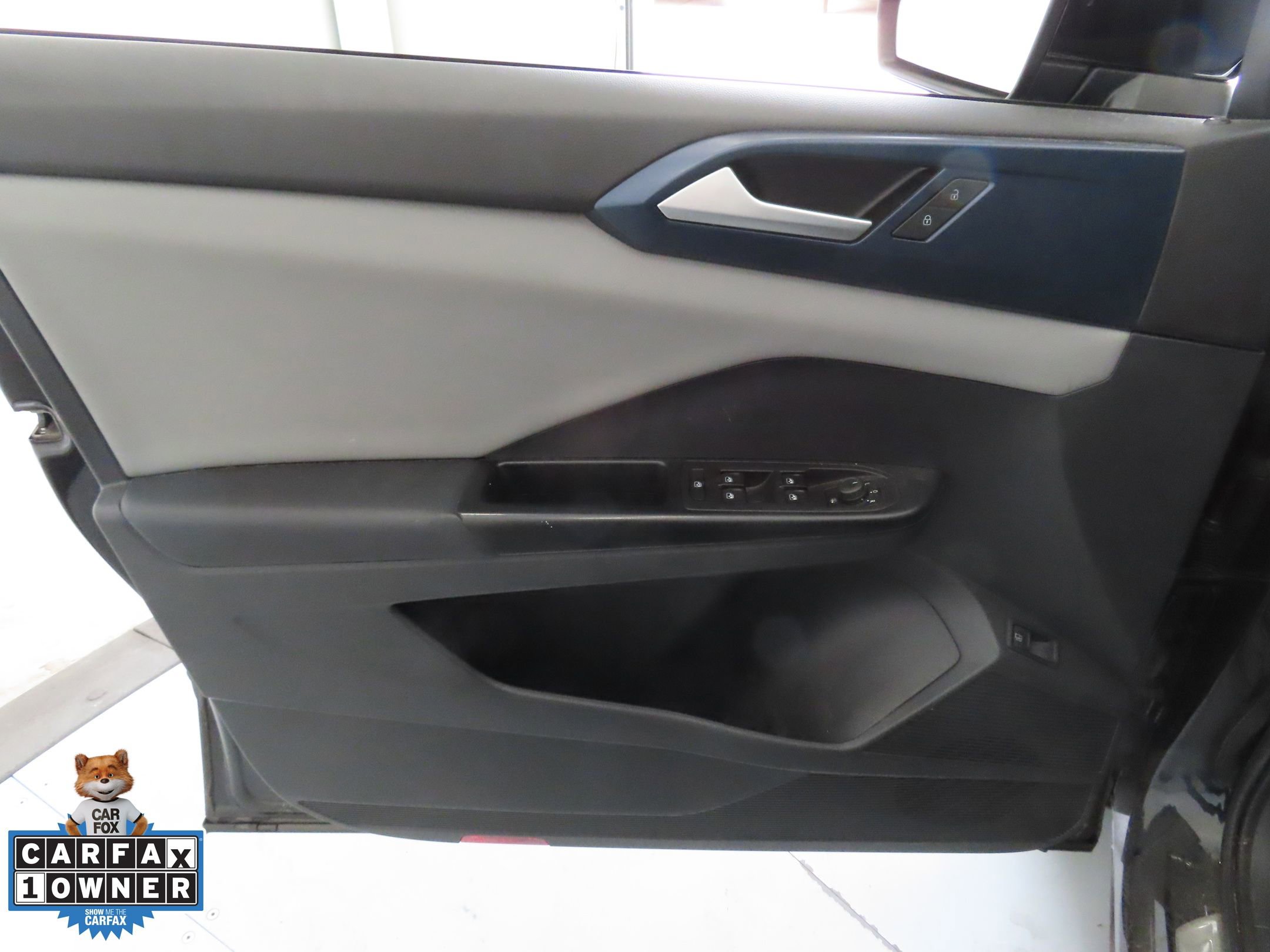 Certified 2023 Volkswagen Taos SE image 11